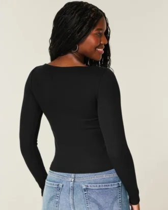 Top de manga larga con cuello en V