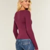Top de manga larga y cuello cuadrado