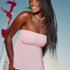 Top sin tirantes con dobladillo en forma de pañuelo