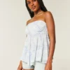 Top sin tirantes con dobladillo en forma de pañuelo