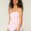 Top sin tirantes con dobladillo en forma de pañuelo