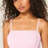 Top sin tirantes con dobladillo en forma de pañuelo