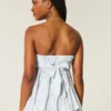 Top sin tirantes con dobladillo en forma de pañuelo