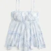Top sin tirantes con dobladillo en forma de pañuelo