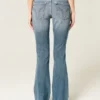 Vaqueros bootcut de talle bajo, lavado medio y efecto desgastado