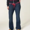 Vaqueros bootcut de talle bajo, lavado oscuro y cintura con lazo rojo