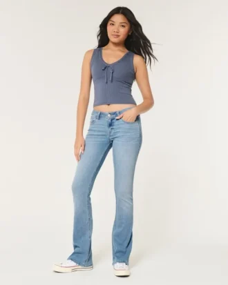 Vaqueros bootcut de talle bajo y lavado claro