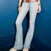 Vaqueros bootcut de talle bajo y lavado claro