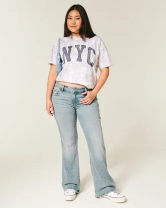 Vaqueros bootcut de talle bajo y lavado claro