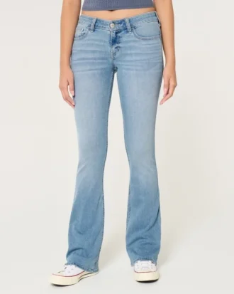 Vaqueros bootcut de talle bajo y lavado claro