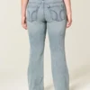 Vaqueros bootcut de talle bajo y lavado claro
