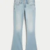 Vaqueros bootcut de talle bajo y lavado claro