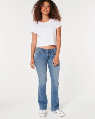 Vaqueros bootcut de talle bajo y lavado medio