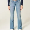 Vaqueros bootcut de talle bajo y lavado medio