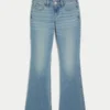 Vaqueros bootcut de talle bajo y lavado medio