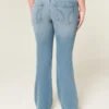 Vaqueros bootcut de talle bajo y lavado medio