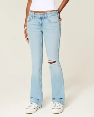 Vaqueros bootcut rasgados de lavado claro y talle bajo con bordados