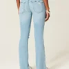 Vaqueros bootcut rasgados de lavado claro y talle bajo con bordados
