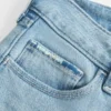Vaqueros bootcut rasgados de lavado claro y talle bajo con bordados