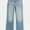 Vaqueros bootcut relajados con lavado medio Vaqueros bootcut relajados con lavado medio