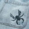 Vaqueros holgados con bordado de araña