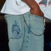 Vaqueros holgados de skater con bordado de dados en lavado claro