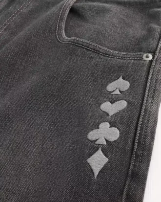 Vaqueros holgados de skater con estampado de joker de naipes lavados en negro