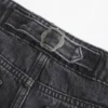 Vaqueros holgados de talle ultra bajo, lavados en negro y con hebilla en la espalda Vaqueros holgados de talle ultra bajo, lavados en negro y con hebilla en la espalda