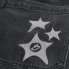Vaqueros superbaggy con estampado de estrellas en negro lavado