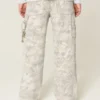Vaqueros superholgados de camuflaje