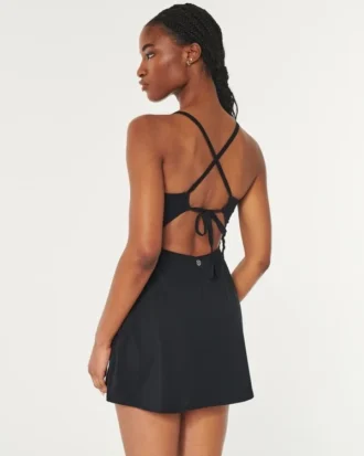 Vestido activo con tirantes y corte en A de Gilly Hicks
