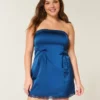 Vestido ajustado sin tirantes con lazo de satén