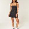 Vestido ajustado sin tirantes con lazo de satén