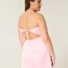 Vestido ajustado sin tirantes con lazo de satén
