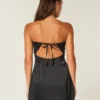 Vestido ajustado sin tirantes con lazo de satén