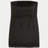 Vestido ajustado sin tirantes con lazo de satén