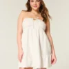 Vestido babydoll bordado sin tirantes