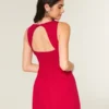 Vestido con falda pantalón, cuello alto y cintura baja