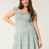 Vestido con falda pantalón y mangas con volantes