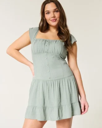 Vestido con falda pantalón y mangas con volantes