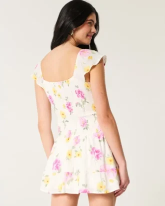 Vestido con falda pantalón y mangas con volantes