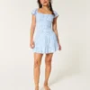 Vestido con falda pantalón y mangas con volantes