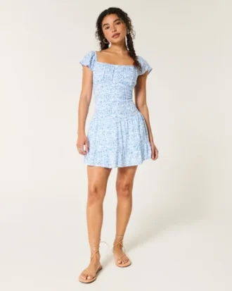 Vestido con falda pantalón y mangas con volantes