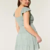 Vestido con falda pantalón y mangas con volantes