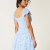 Vestido con falda pantalón y mangas con volantes