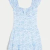 Vestido con falda pantalón y mangas con volantes
