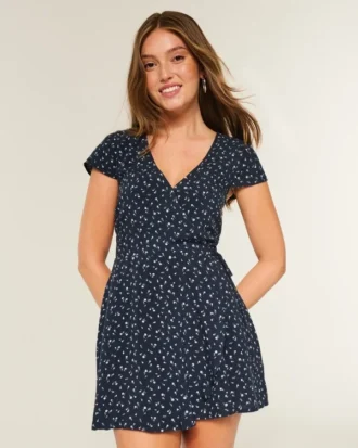 Vestido cruzado de manga corta