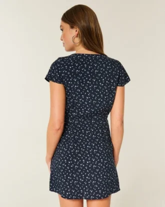 Vestido cruzado de manga corta