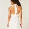 Vestido halter de crepé con espalda abierta