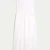 Vestido largo sin tirantes con bordados